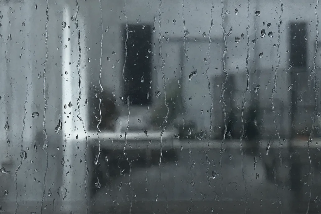 Gotas de agua en el cristal de una ventana